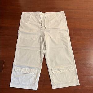 Chico’s Design Women’s White Cargo Cropped Pants Made in Hongkong